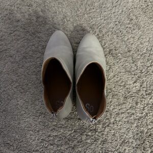 SO Women's Light Gray Ankle Booties